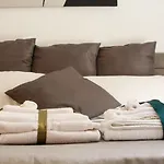 Salotto Piramide 3* Rome