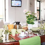Couette-café Salotto Piramide 3*