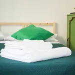 Salotto Piramide Couette-café 3*