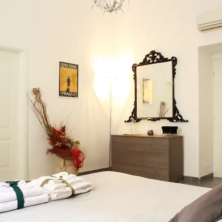 Bed & Breakfast Salotto Piramide 3*