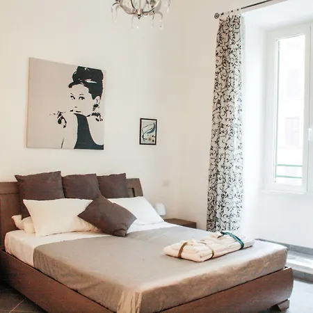 Salotto Piramide 3* Roma