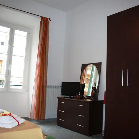 Bed & Breakfast Salotto Piramide 3*